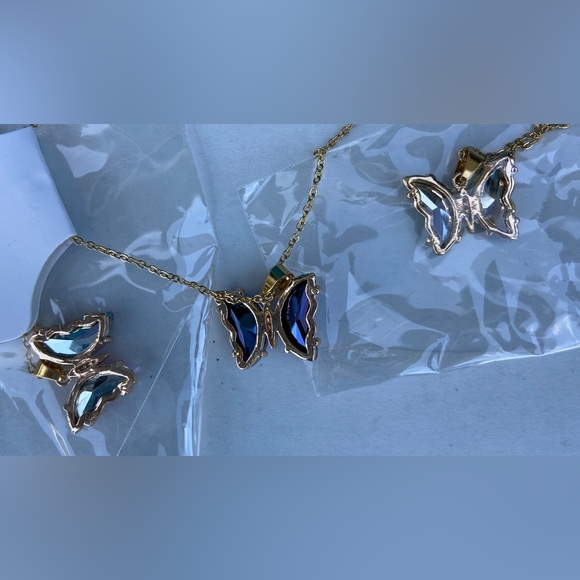 🦋NWT Beautiful Butterfly Crystal Necklaces’s-3 Pretty Colors-Sold Separately😊 - Picture 8 of 16